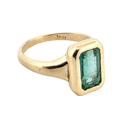 Yellow Gold Solitaire Ring with Emerald