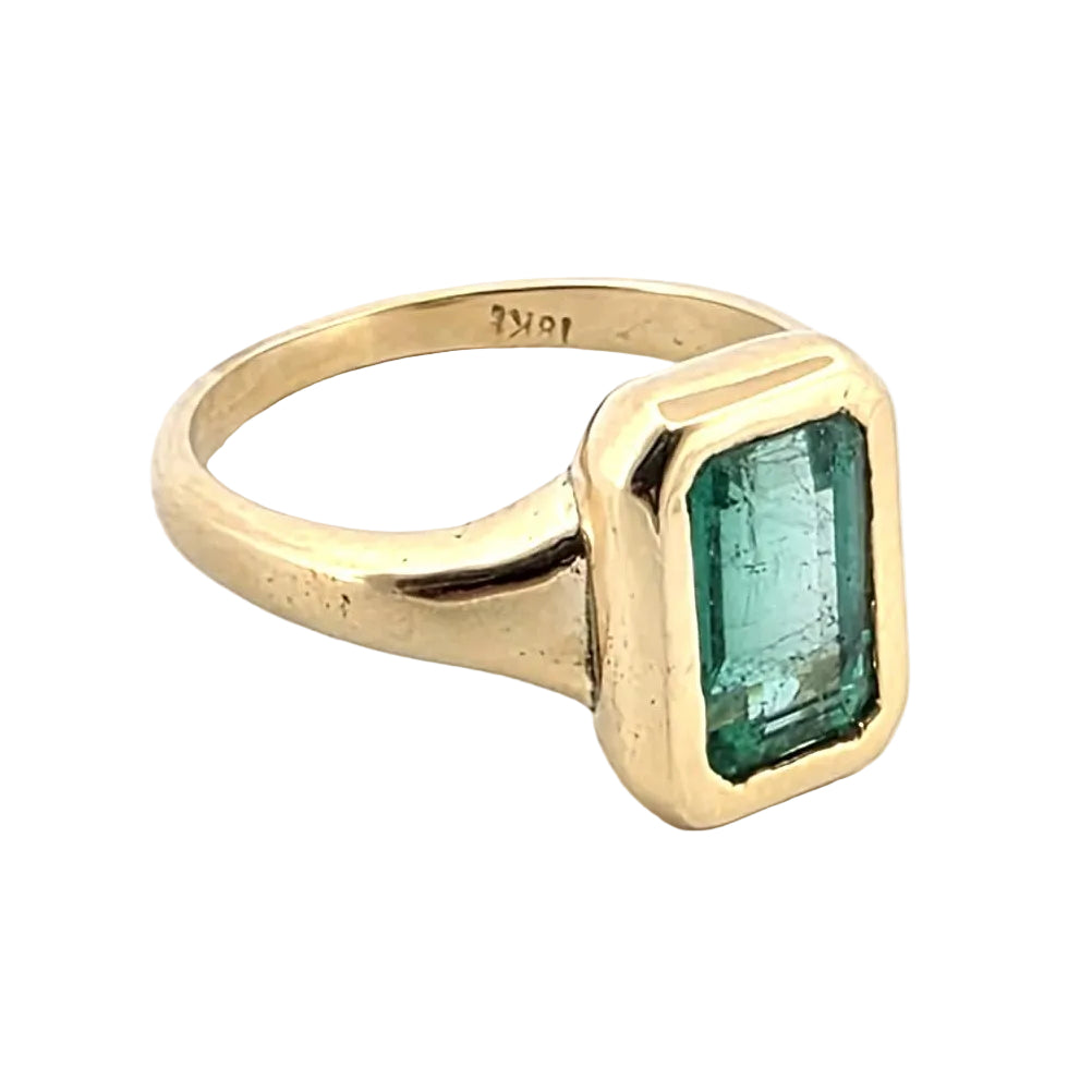 Yellow Gold Solitaire Ring with Emerald