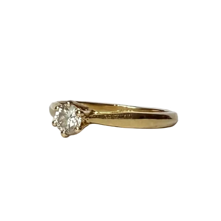 Yellow Gold Solitaire Ring with Diamond