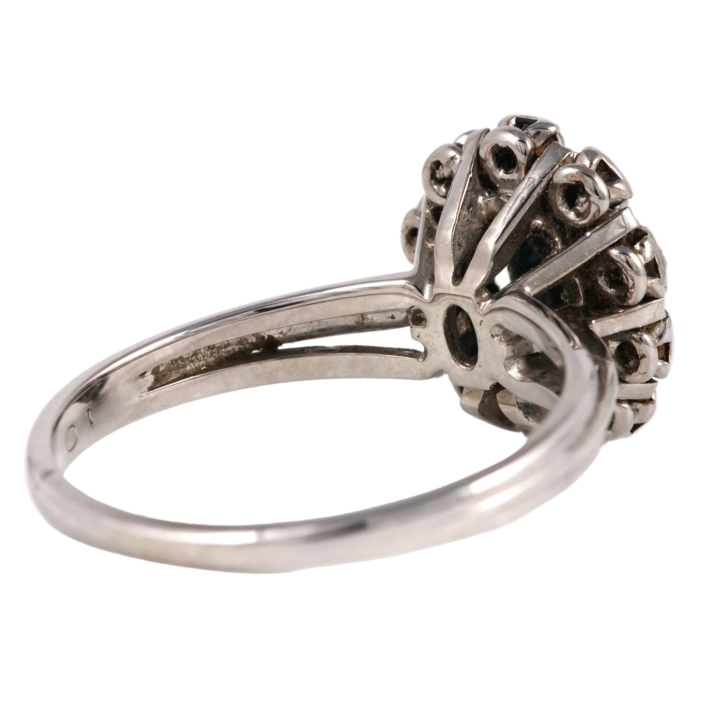 Bague Entourage en or blanc, saphir et diamants