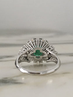 Ring in white gold, yellow gold, emerald and diamonds.