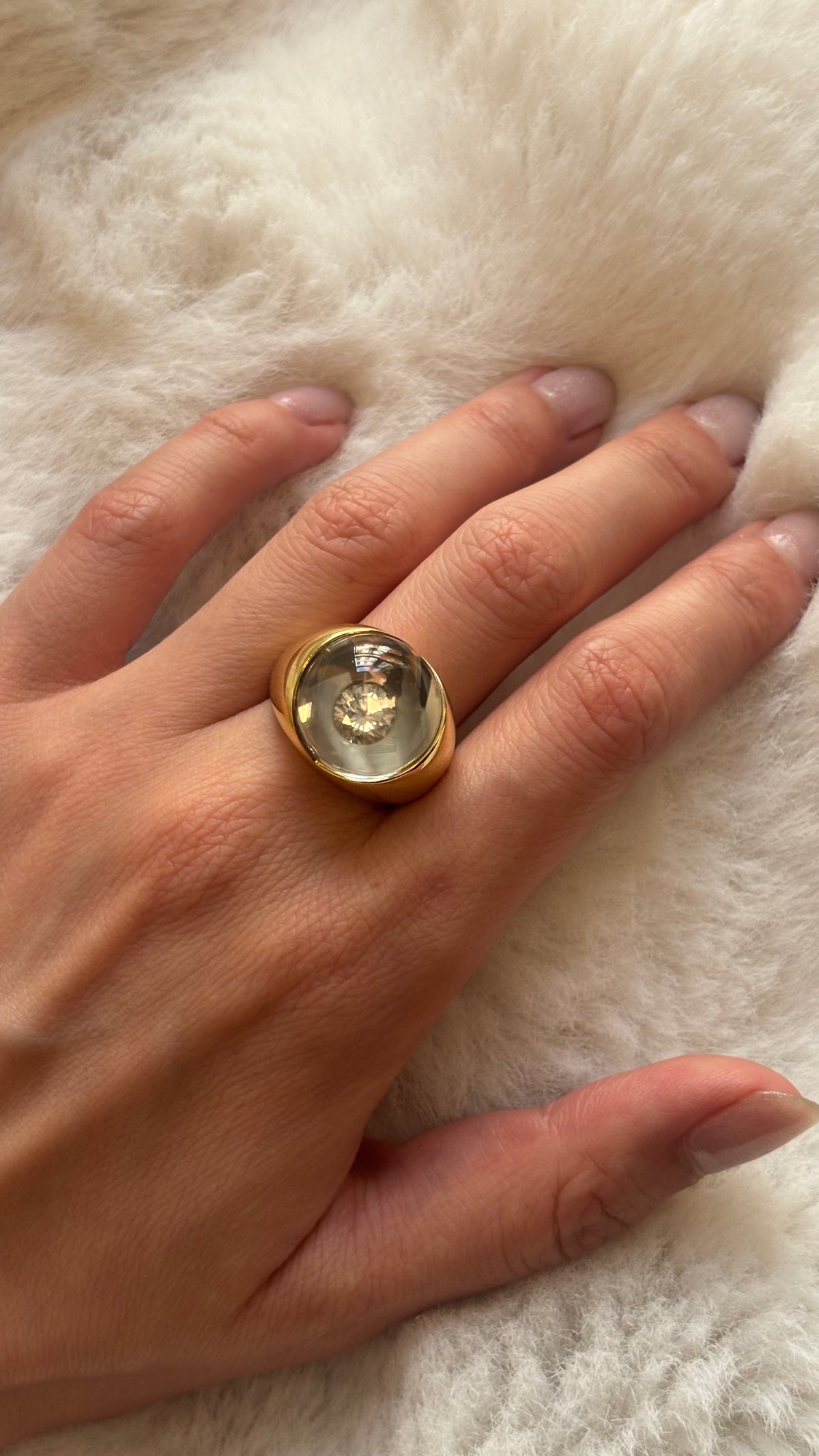 Bague Dôme MAUBOUSSIN Loupe en or jaune, cristal de roche et diamant