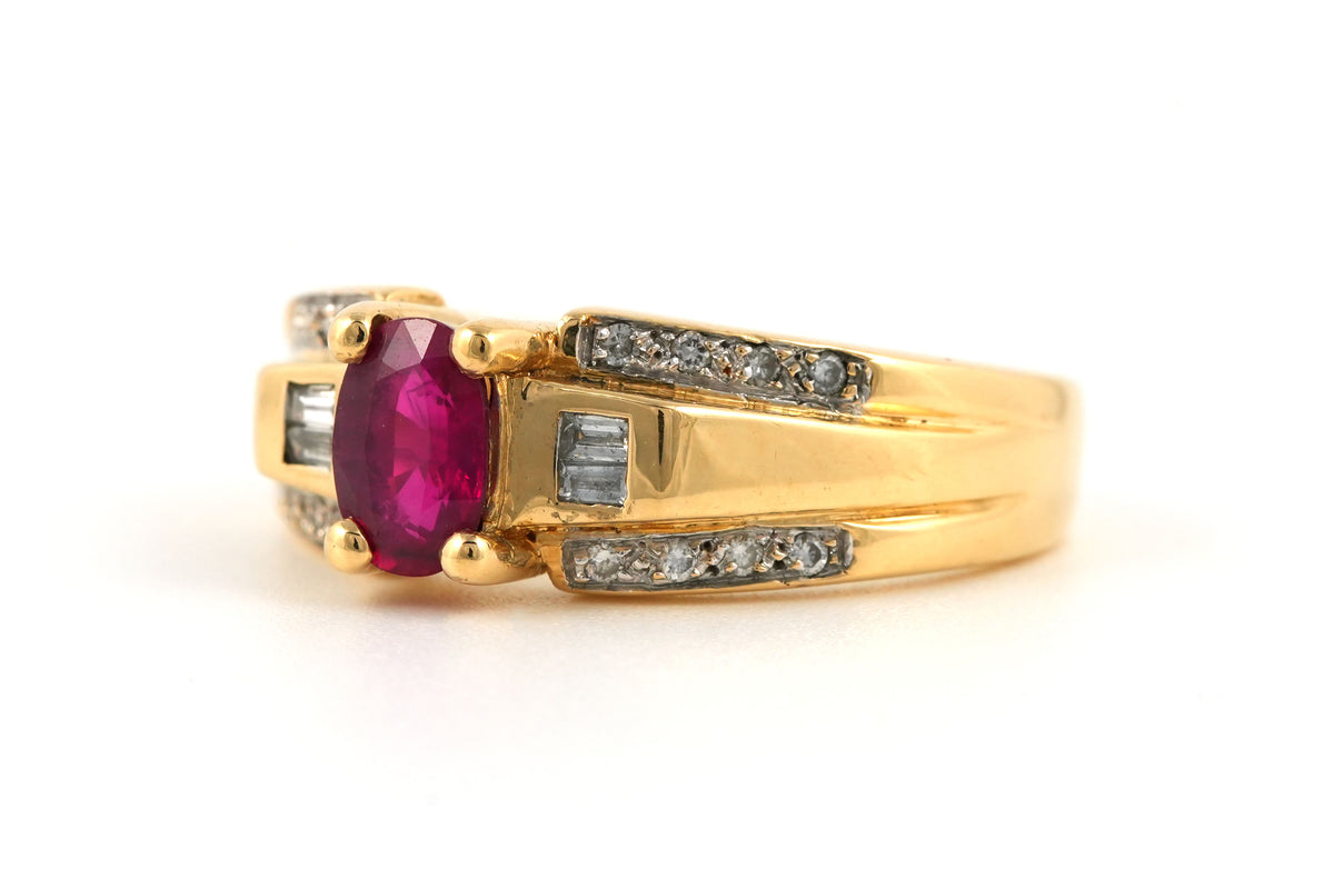 Bague en or jaune, rubis et diamants