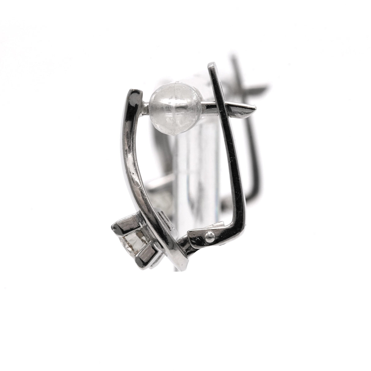 White gold and Diamond Lever-back Earrings