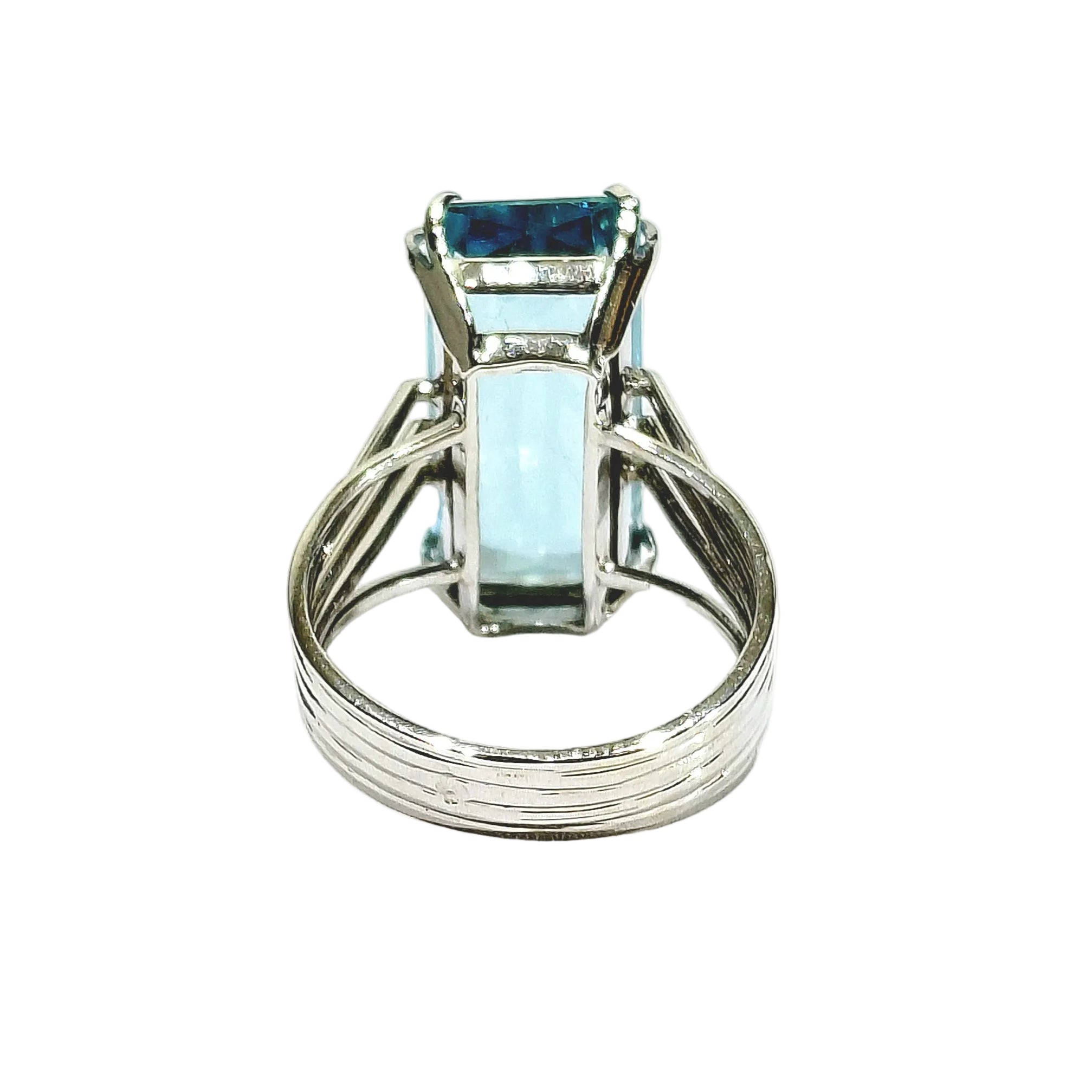 White Gold and Aquamarine Solitaire Ring