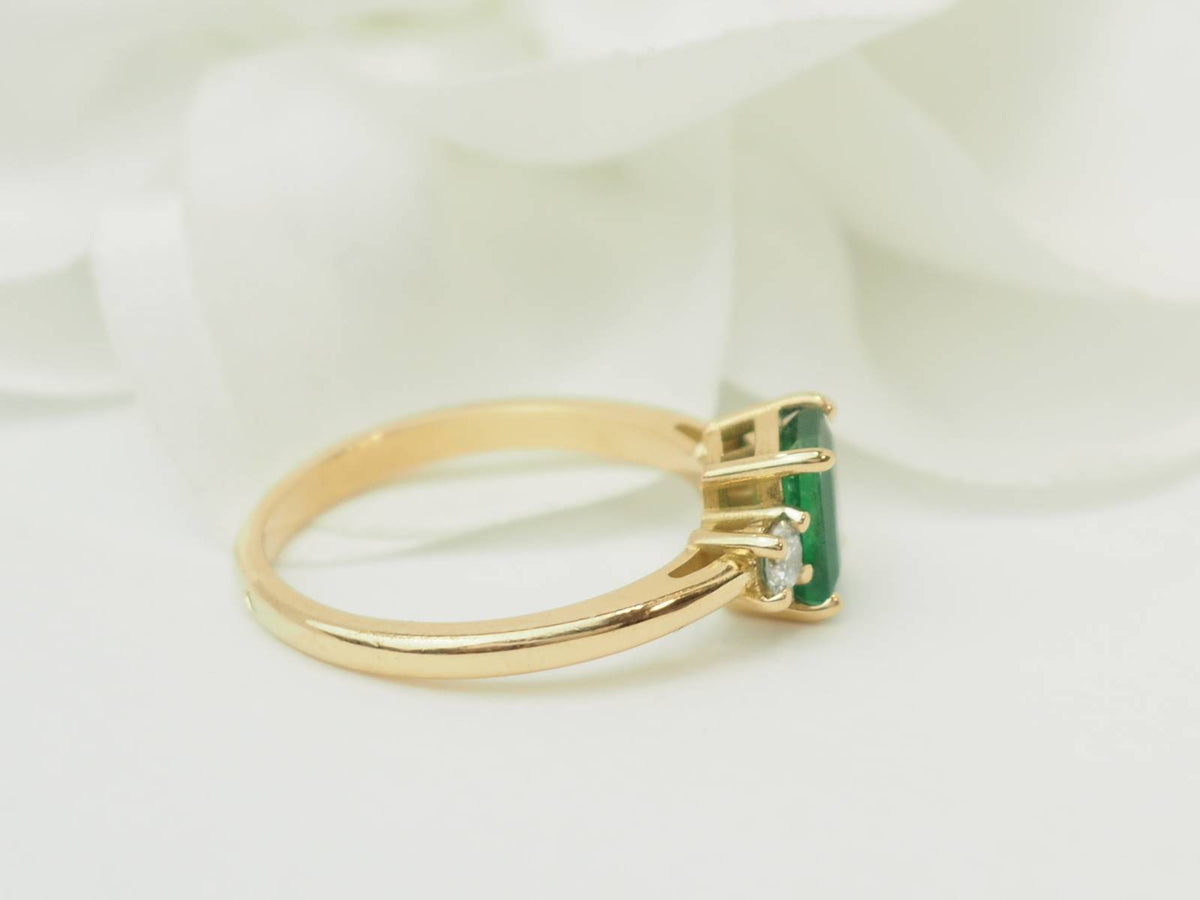 Bague Solitaire en or jaune, émeraude et diamants