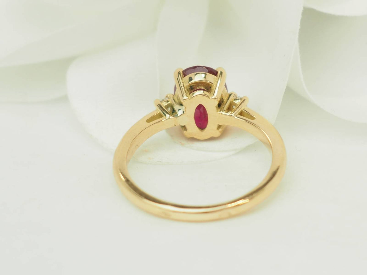 Yellow Gold Solitaire Ring with Ruby and Diamonds