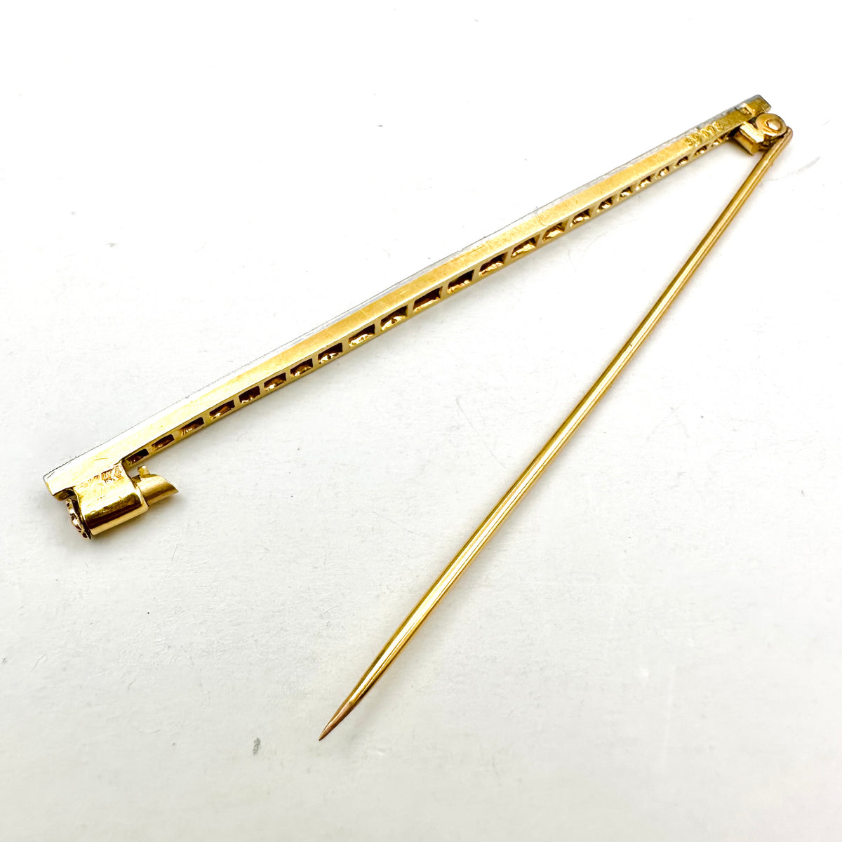 Art Deco Brooch in Yellow Gold, Platinum, and Diamonds
