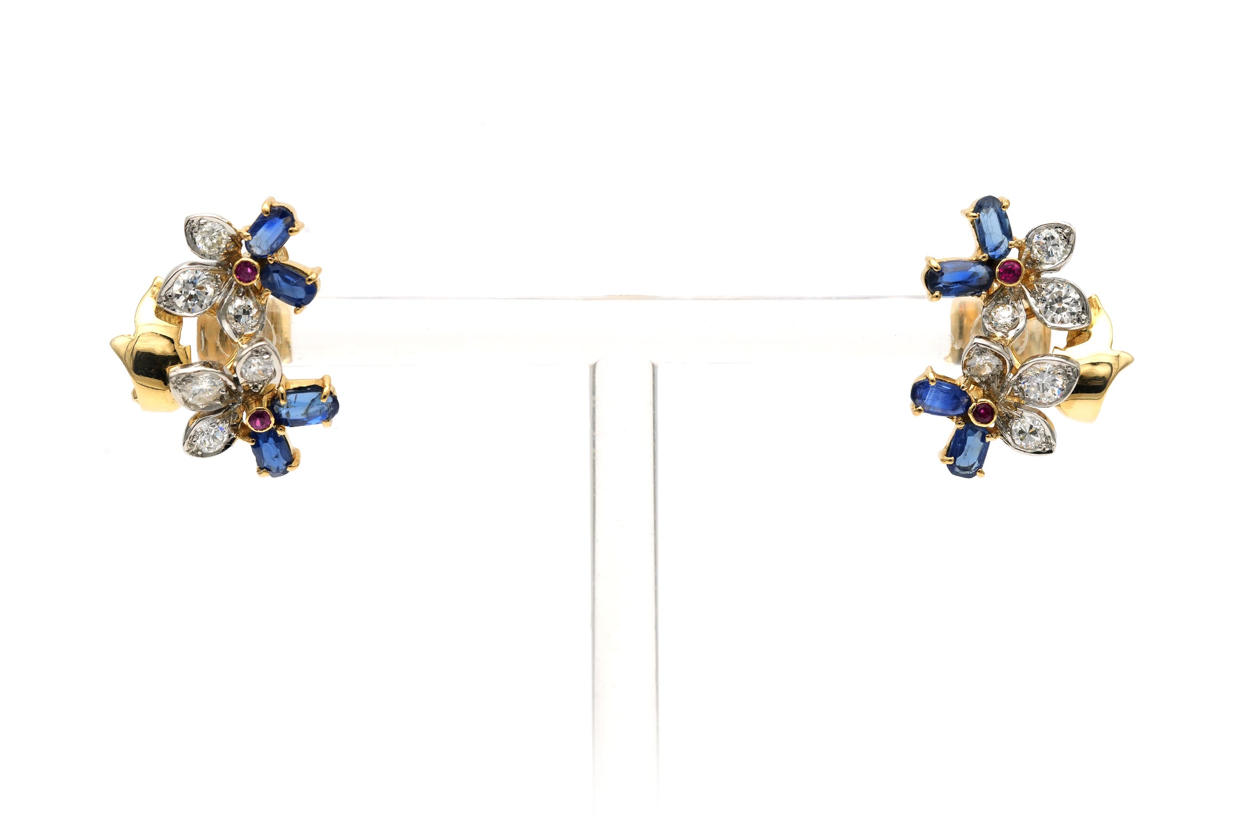 Boucles d'oreilles Puces en or jaune, rubis, saphirs et diamants