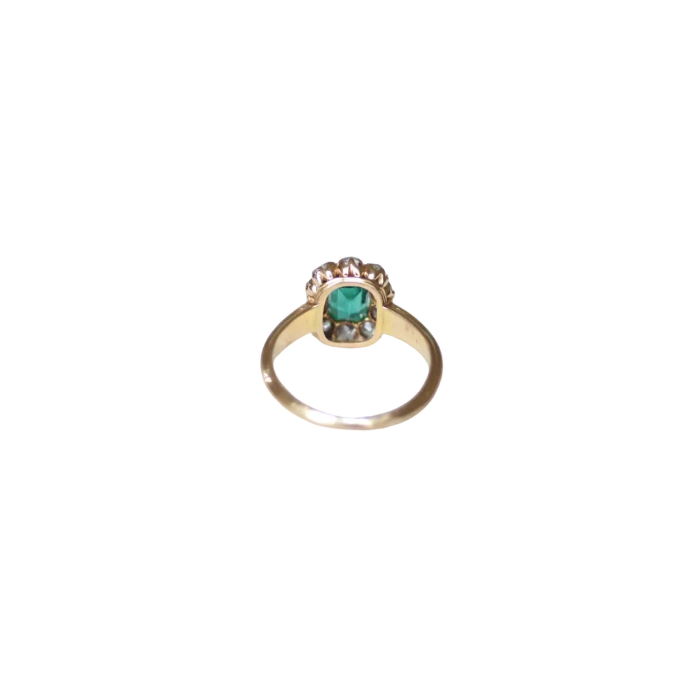 Ring Marguerite in rose gold, emerald, and diamonds