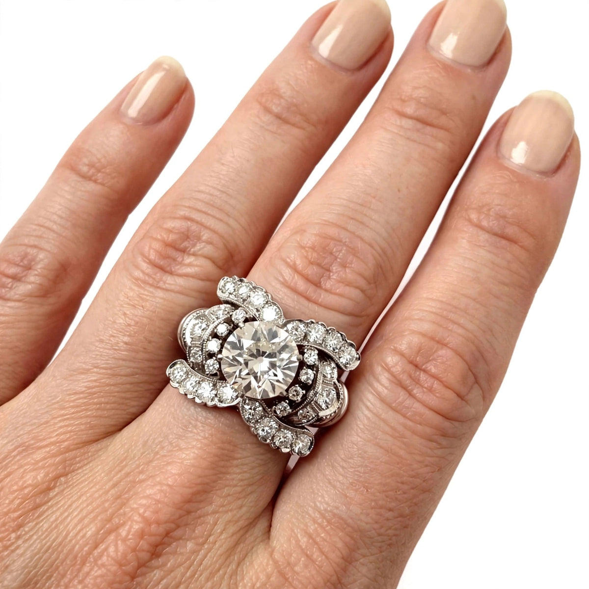 "Entourage" Ring in White Gold and Diamonds