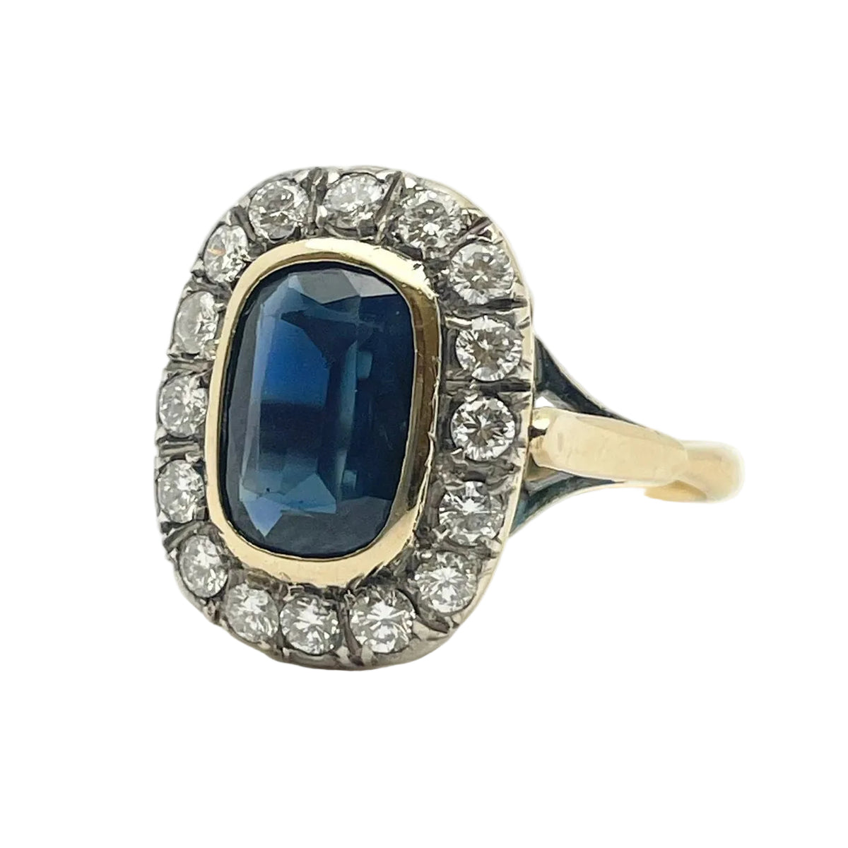 "Entourage" Ring in Yellow Gold, Sapphire, and Diamonds