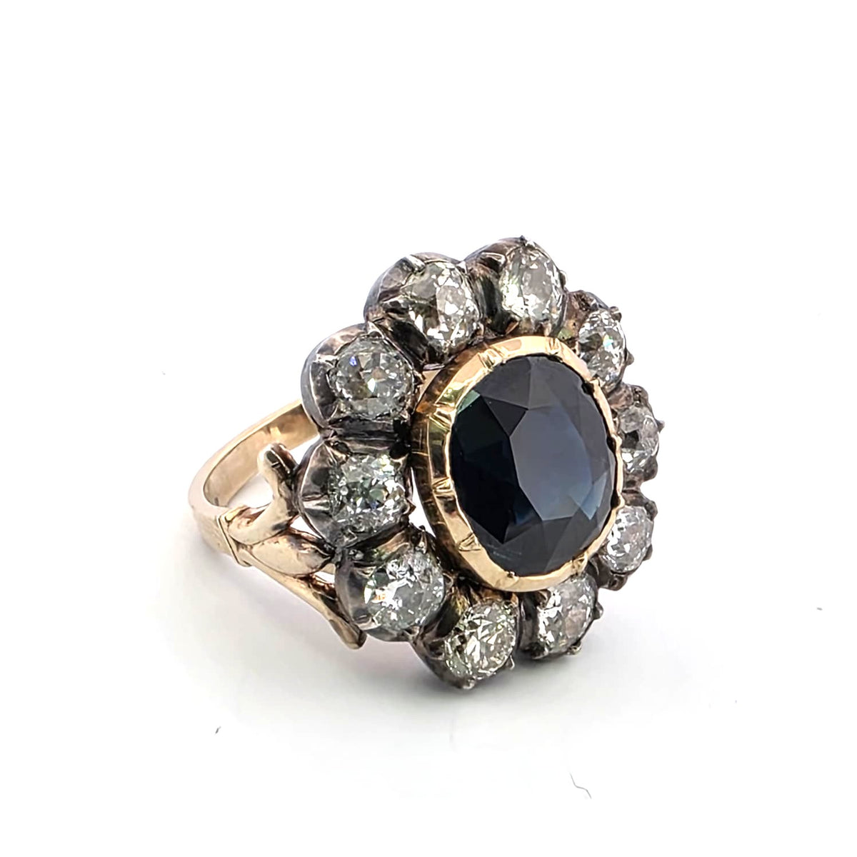 Marguerite Ring in yellow gold, silver, sapphire, and diamonds