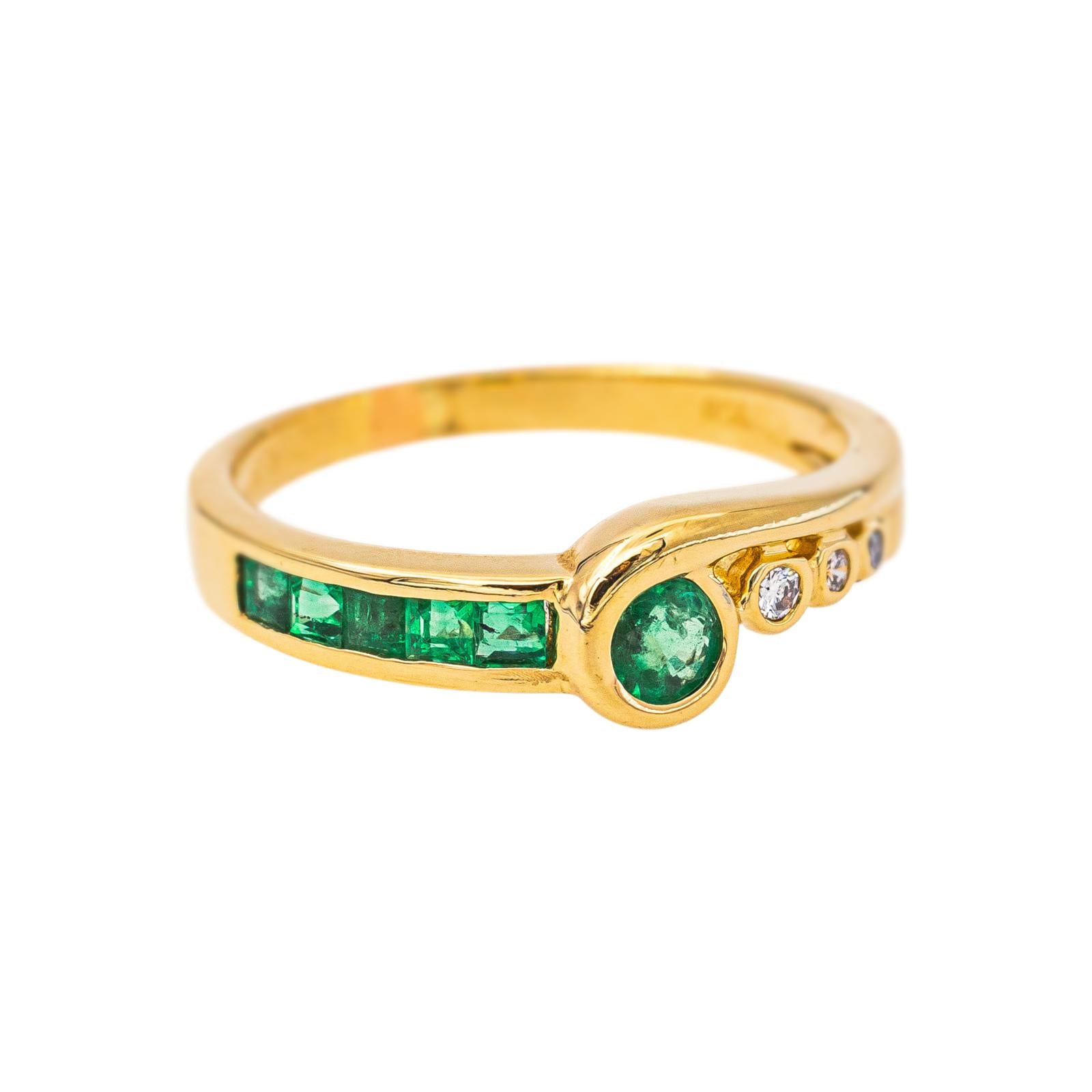 Yellow gold Emerald Ring