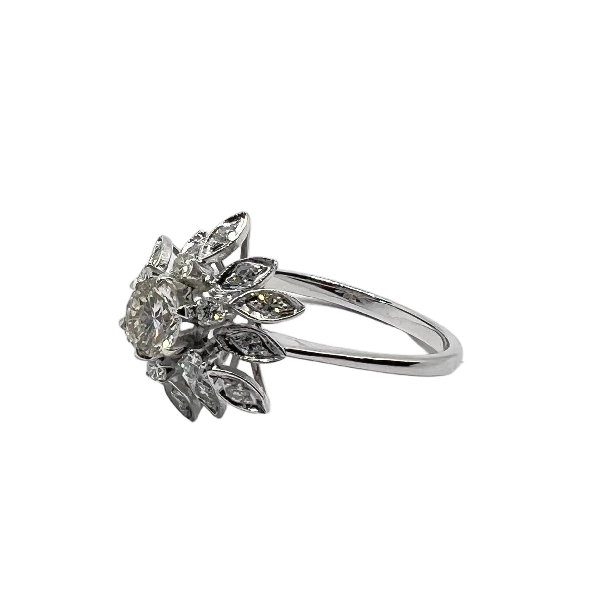 Marguerite Ring in White Gold and Diamonds
