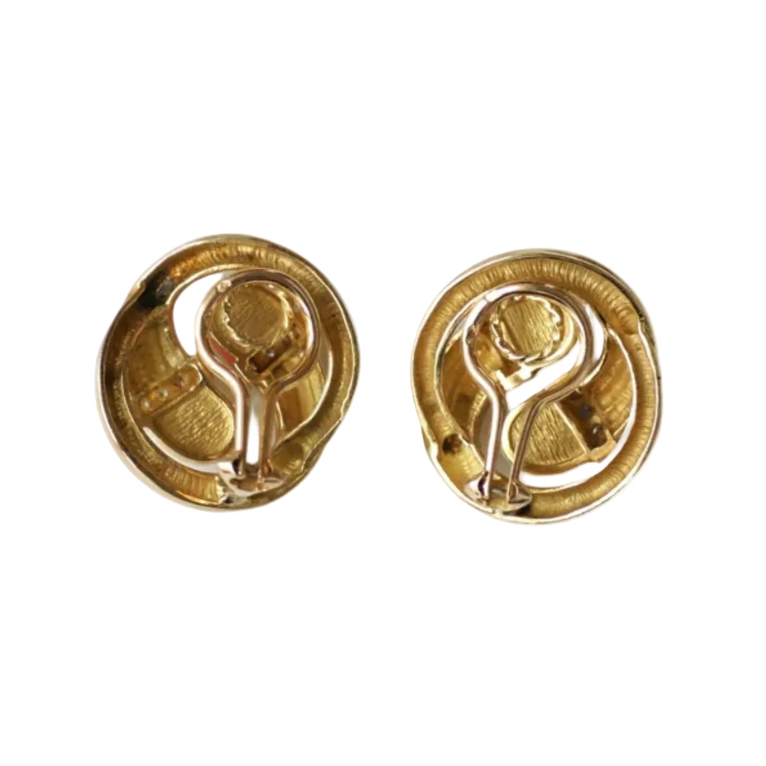 Clip Earrings in Yellow gold, Coral, and Diamonds