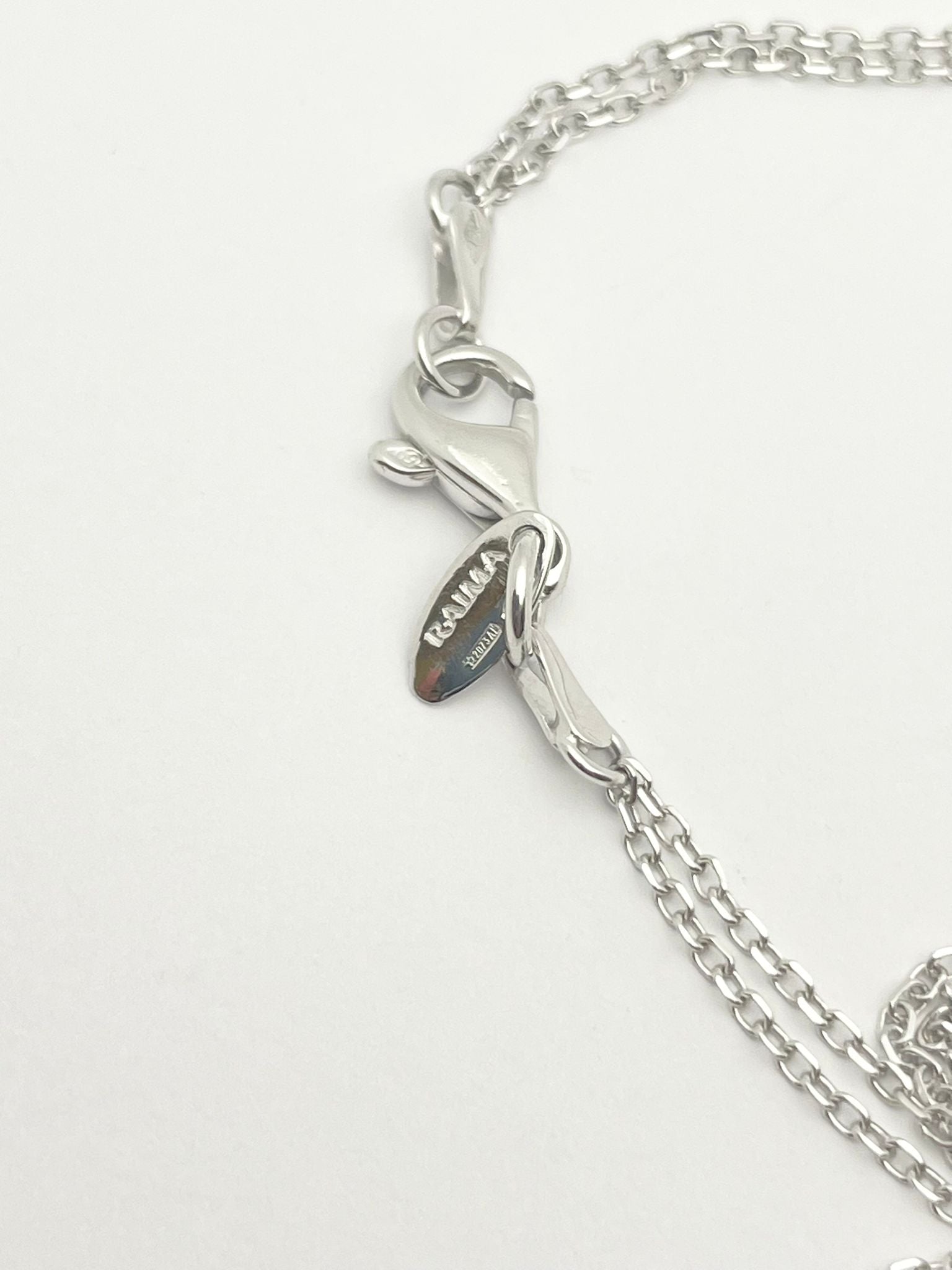 RAIMA Necklace Pendant in White gold and Diamonds