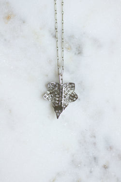 Collier Pendentif en or blanc, platine et diamants