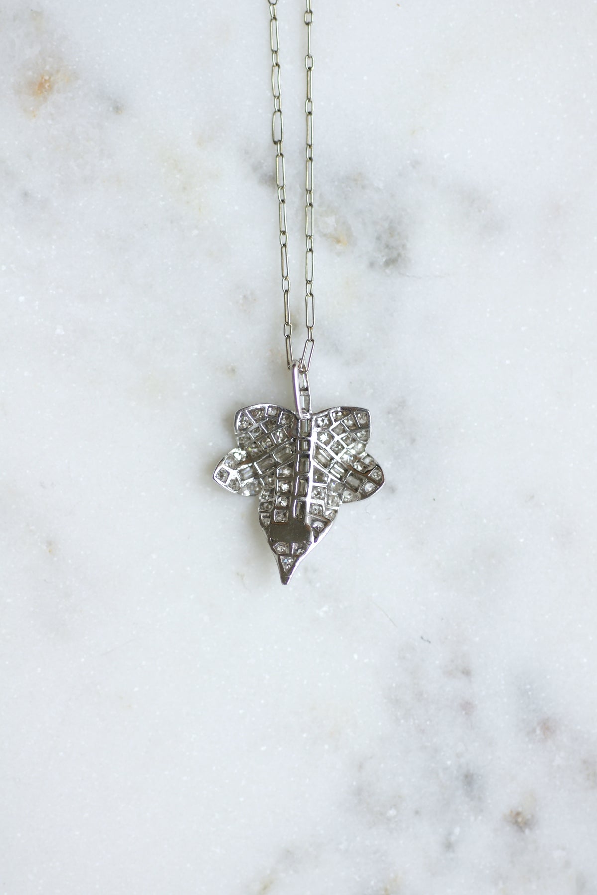 Collier Pendentif en or blanc, platine et diamants