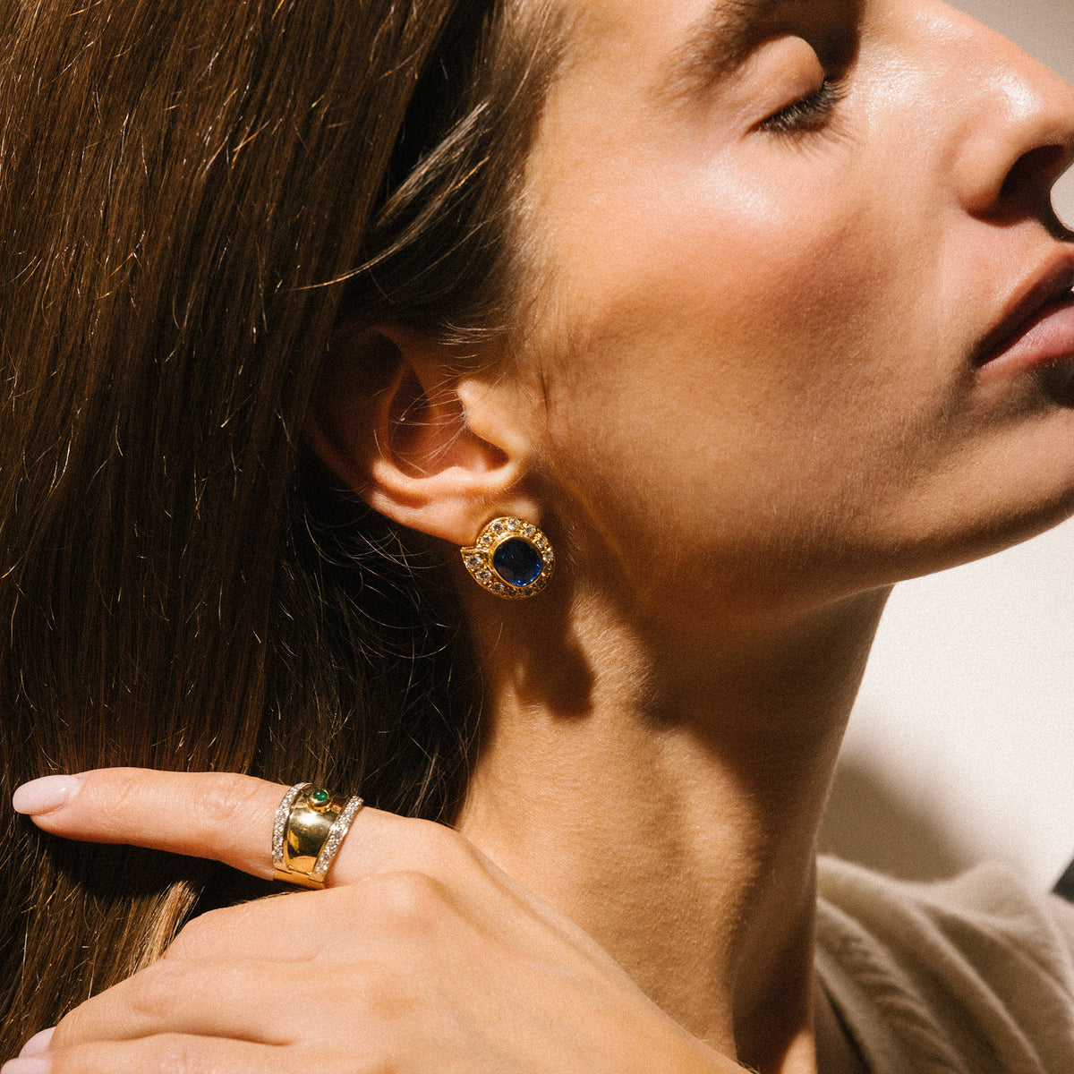 Pair of yellow gold earrings with sapphires and diamonds