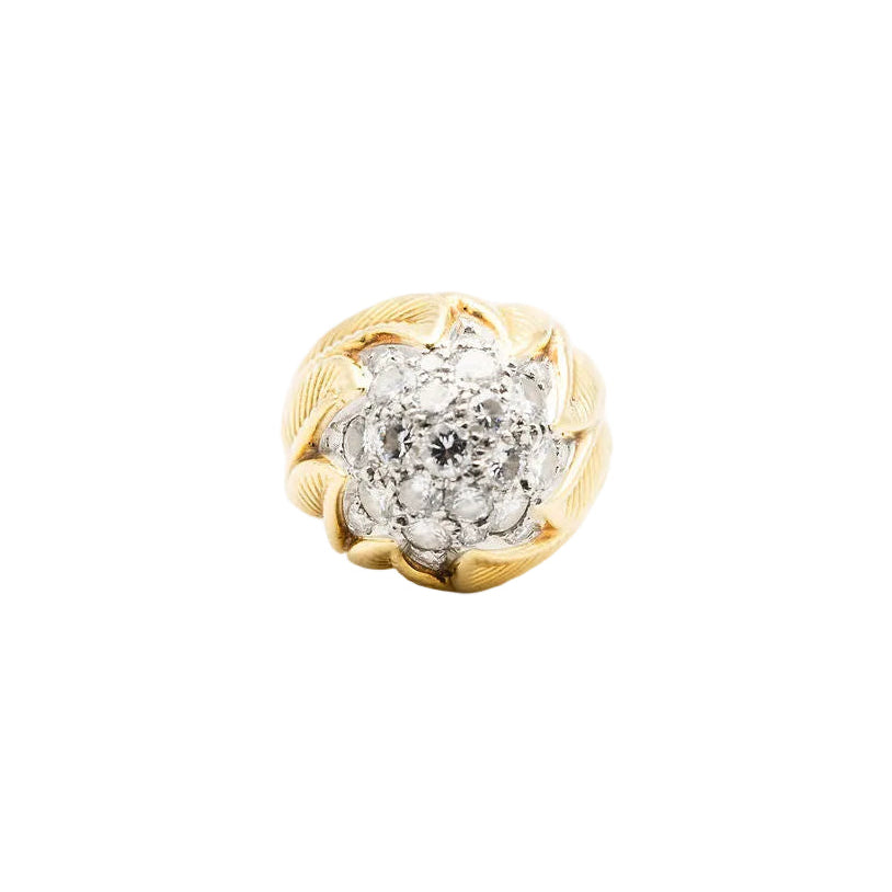 Ring dome in yellow gold and diamonds.