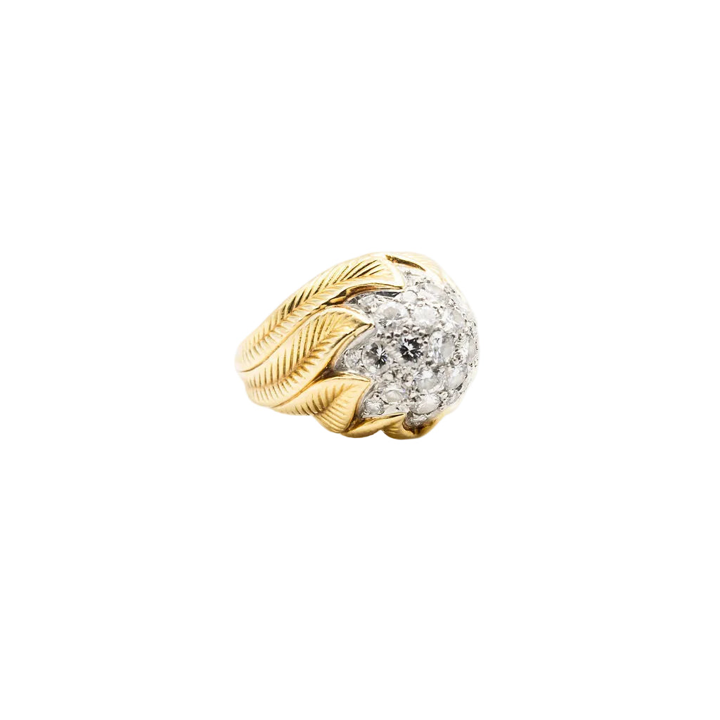 Ring dome in yellow gold and diamonds.