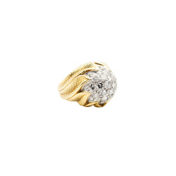 Ring dome in yellow gold and diamonds.