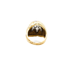 Ring dome in yellow gold and diamonds.