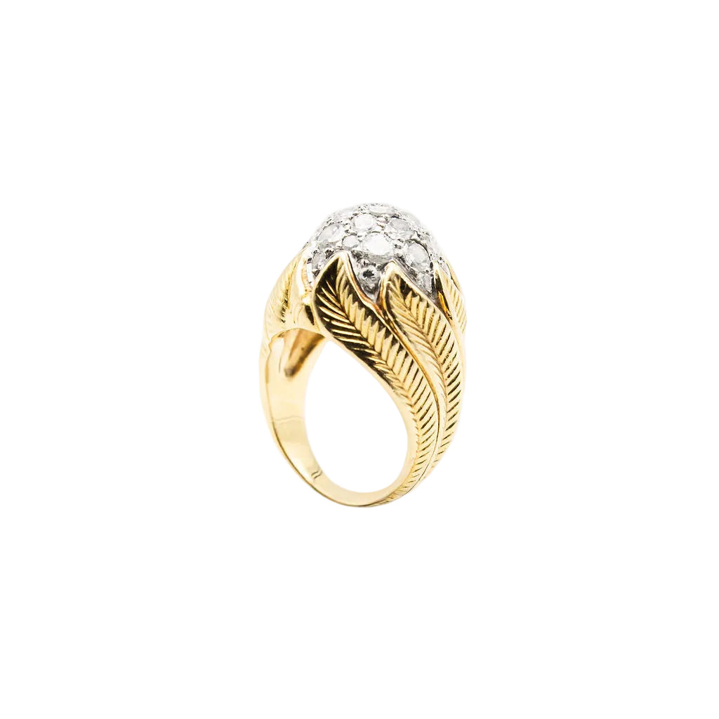 Ring dome in yellow gold and diamonds.