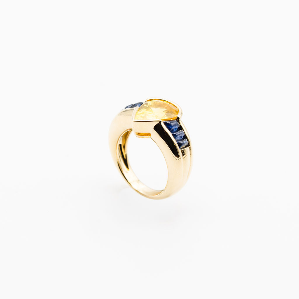 Ring wedding band in yellow gold, yellow and blue sapphires