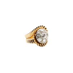 Ring in yellow gold and diamonds.