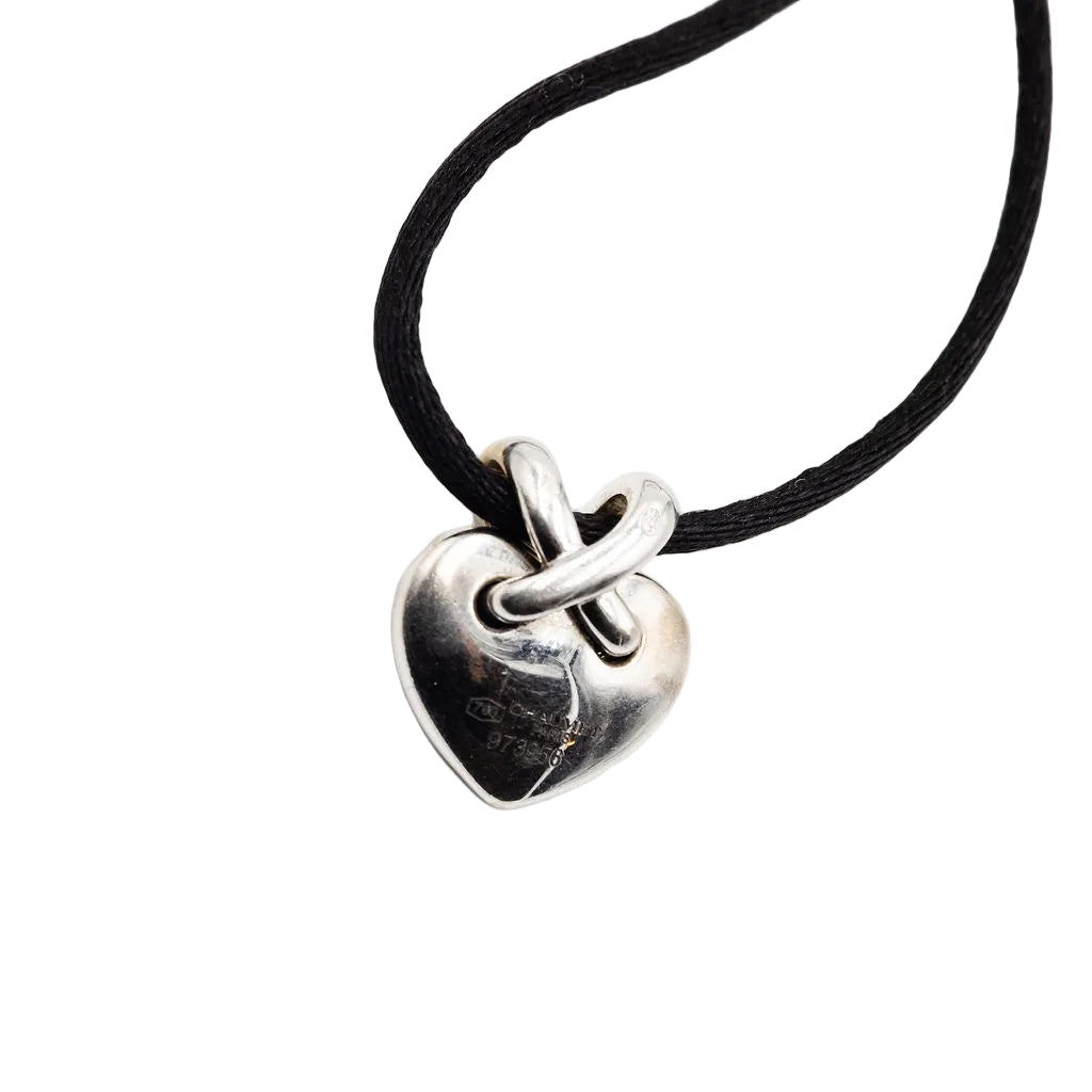 Collier Pendentif CHAUMET "Liens Coeur" en or blanc et diamants