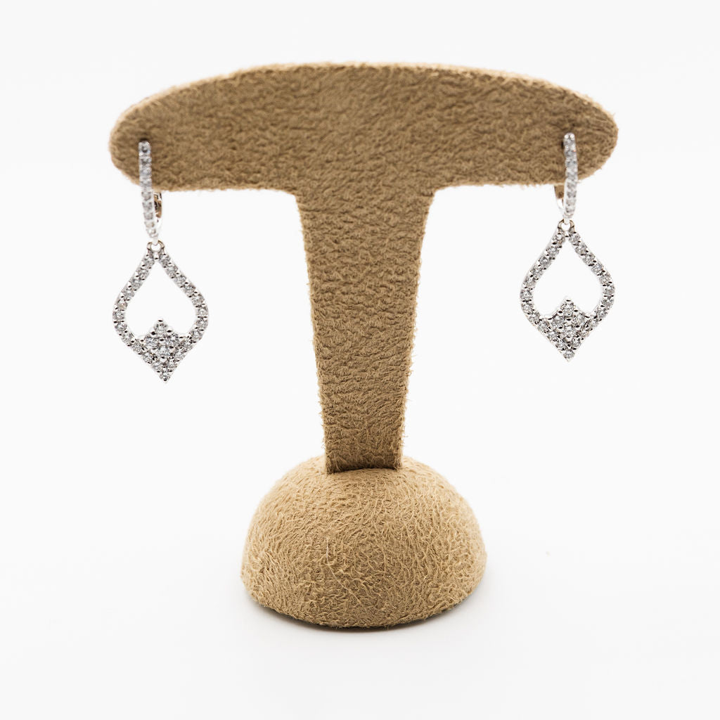 Earrings in white gold and diamonds.