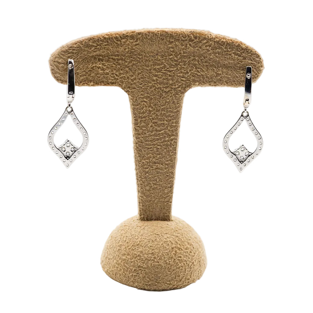 Earrings in white gold and diamonds.