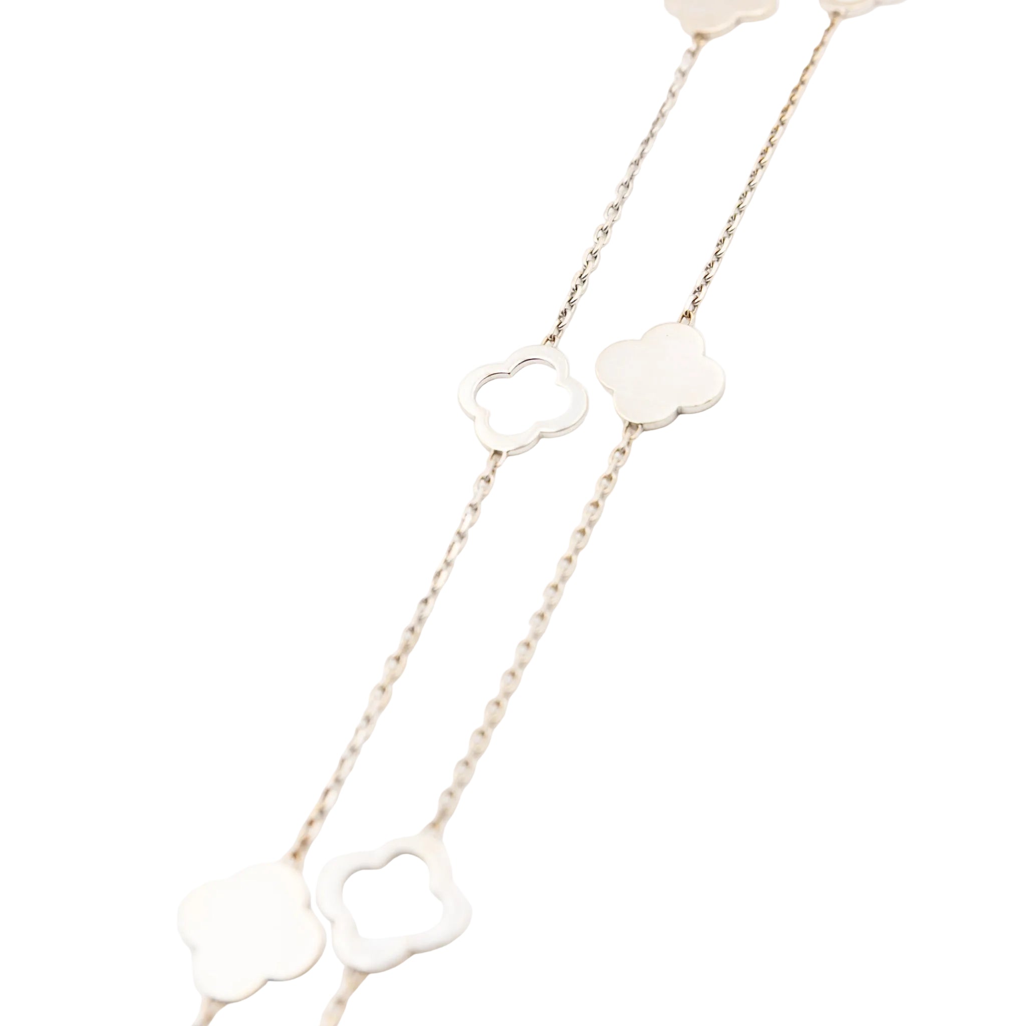 Necklace Long necklace in white gold