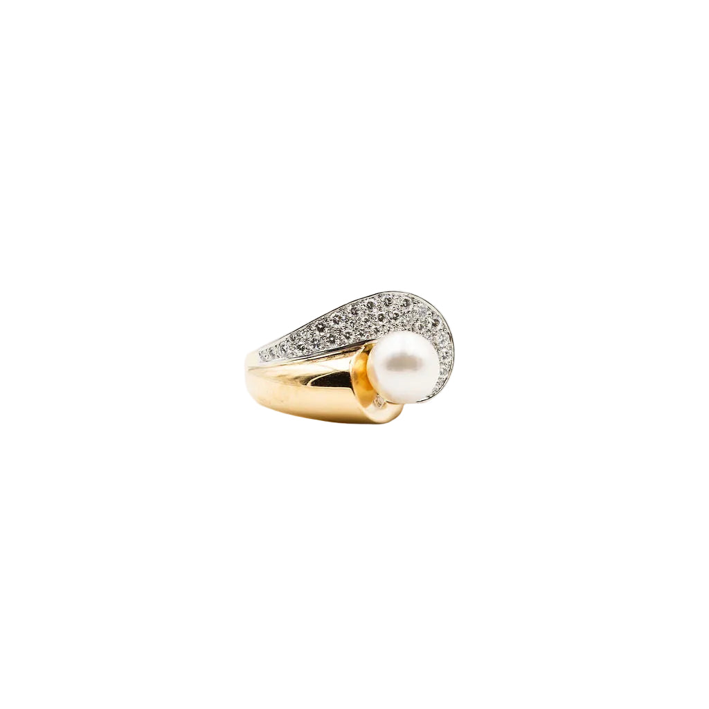 Ring in yellow gold and paltinium, diamonds and pearl