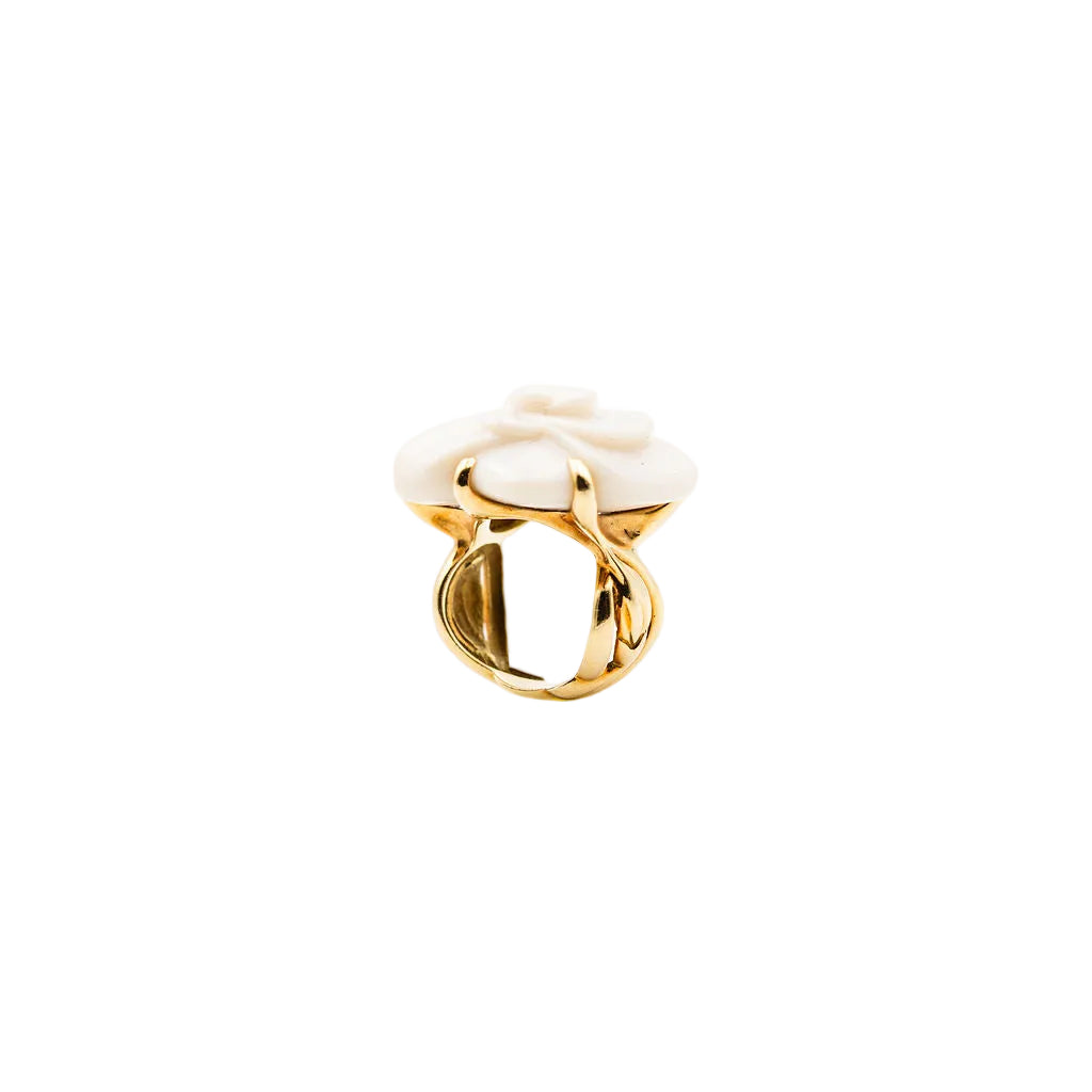 Ring CHANEL Camellia in yellow gold and agate