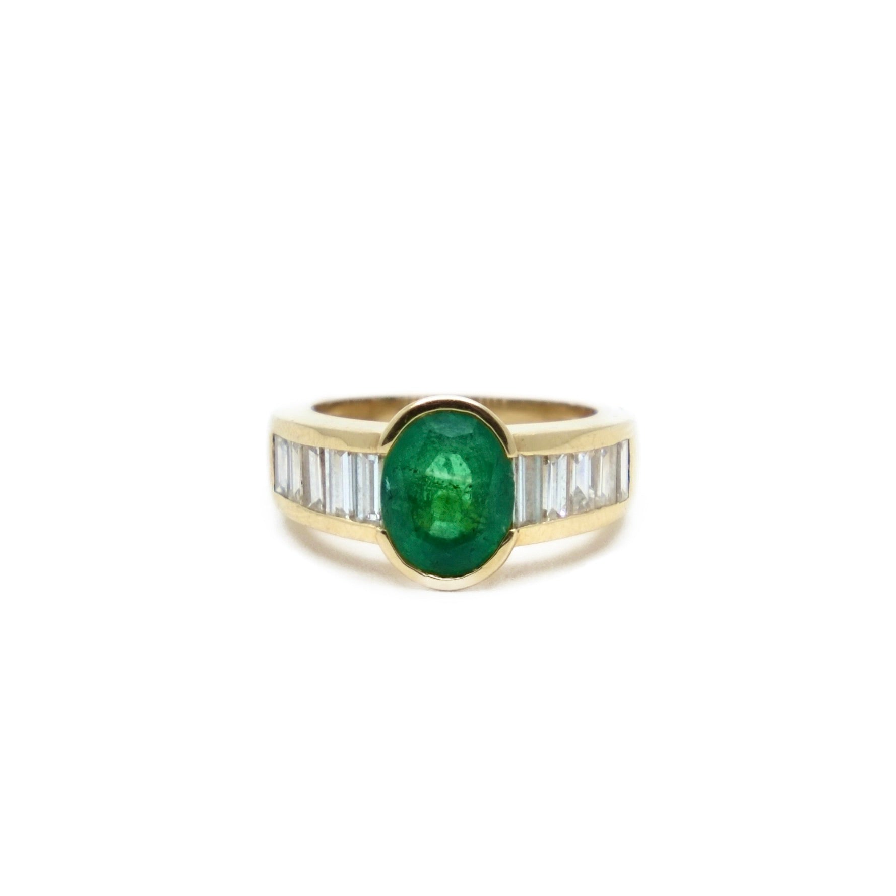 Ring emerald set half-closed