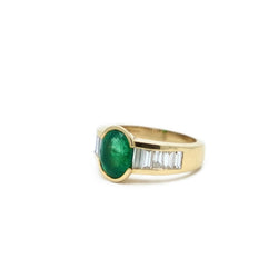 Ring emerald set half-closed