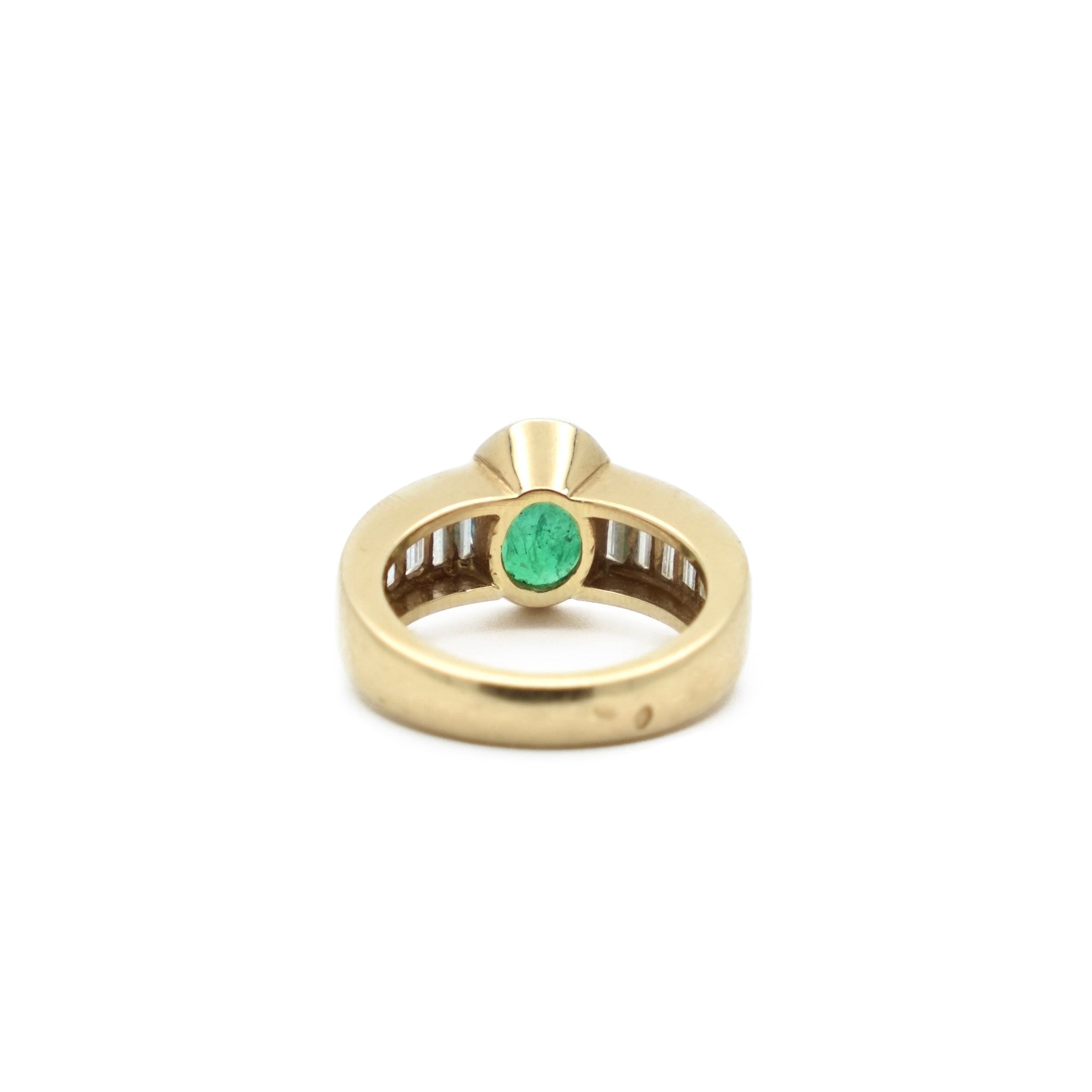 Ring emerald set half-closed