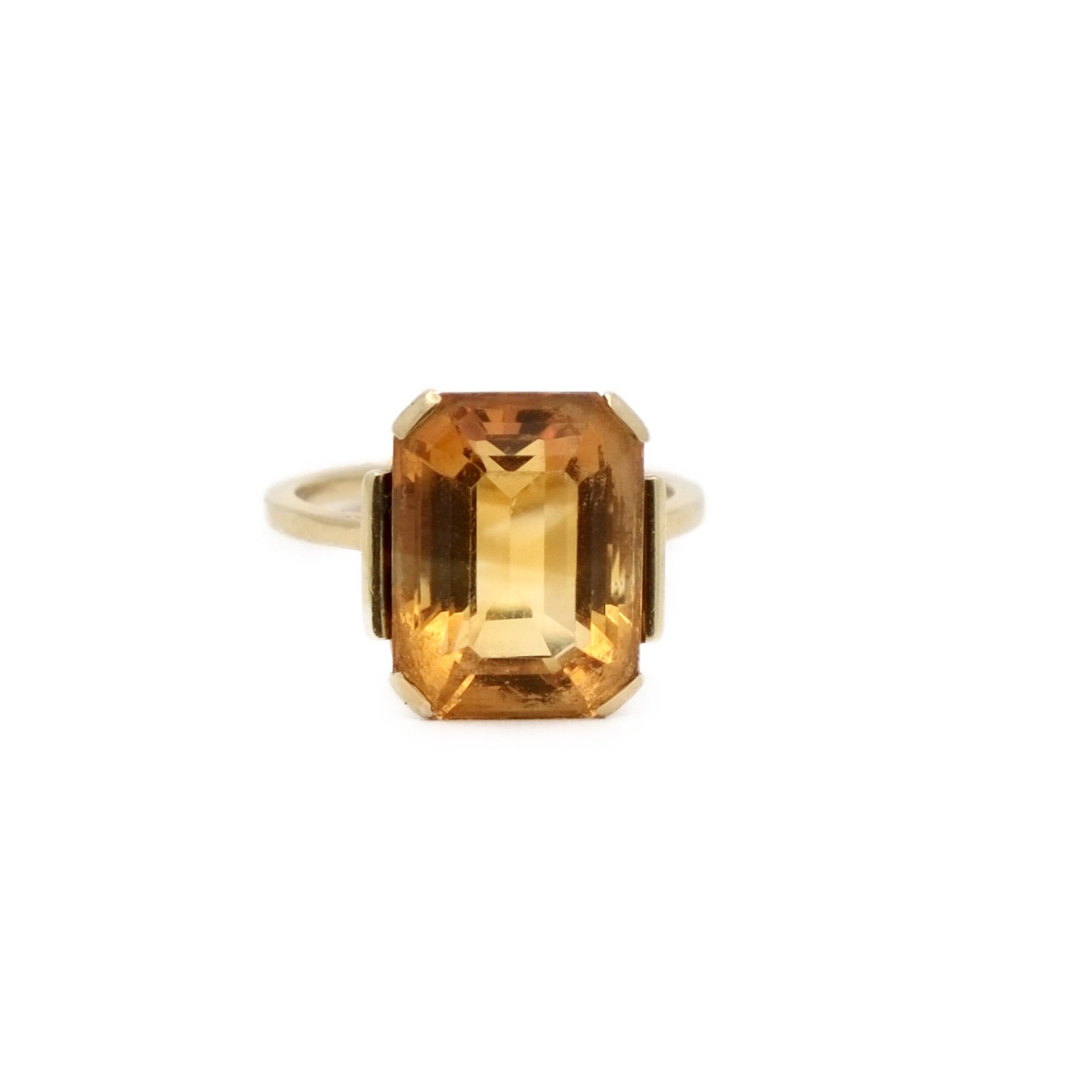 Ring citrine with cut sides