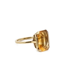 Ring citrine with cut sides
