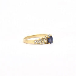 Ring sapphire and diamonds