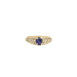 Ring sapphire and diamonds