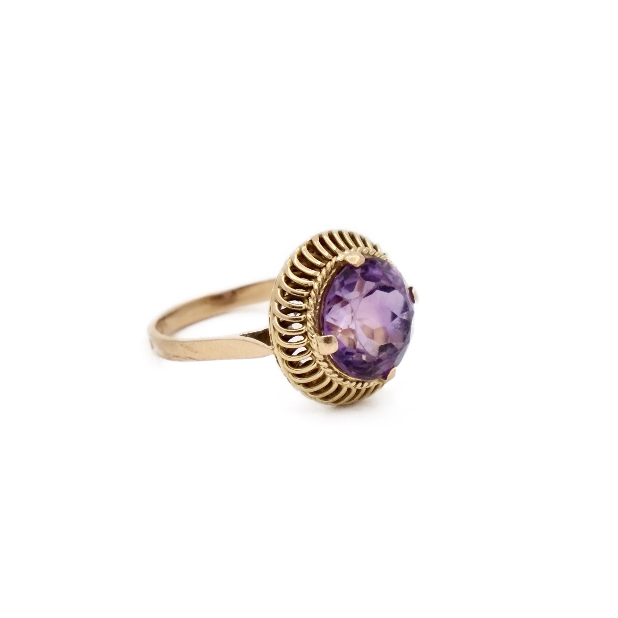 Ring round amethyst
