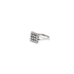 Ring square paving diamonds