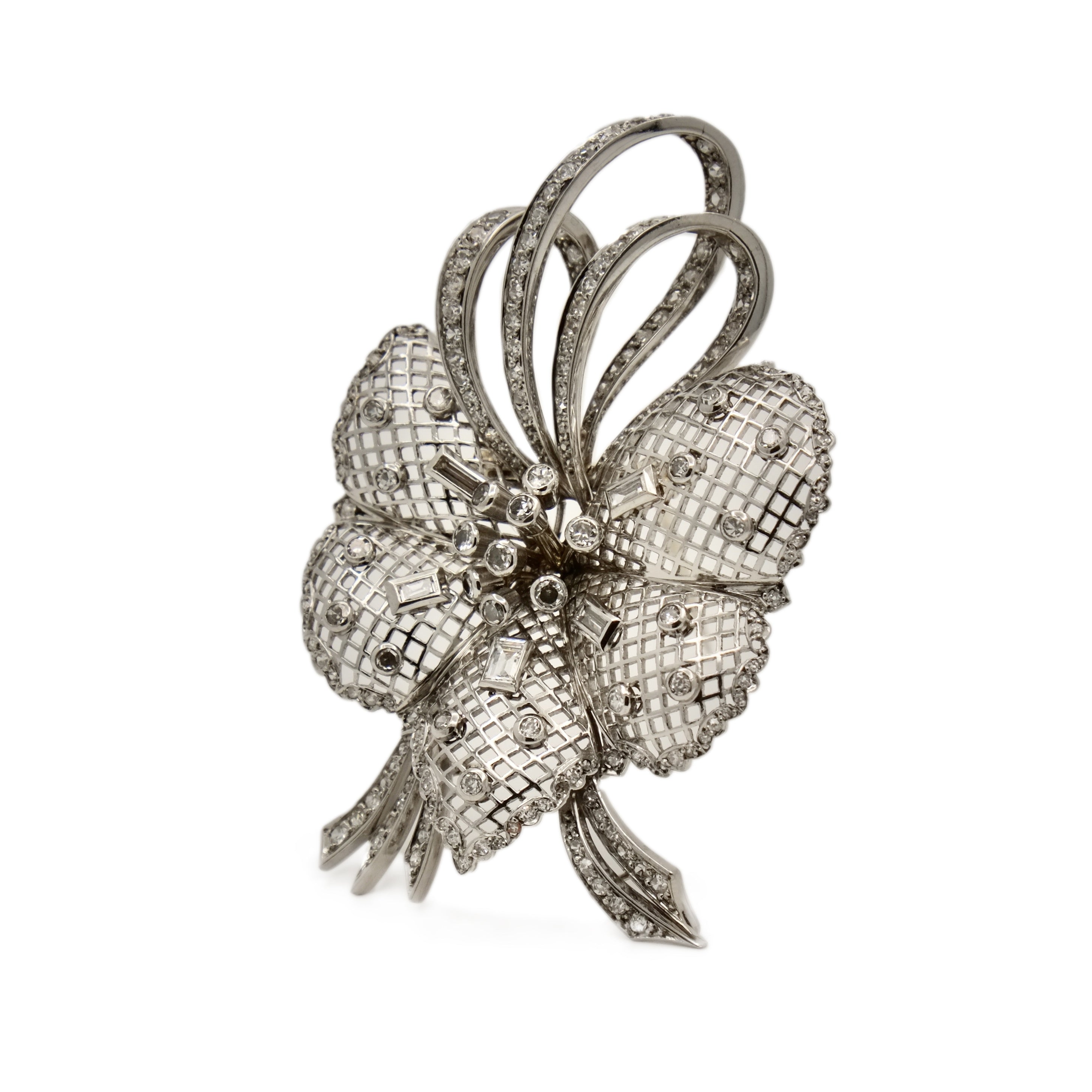 Broche fleur dentelée