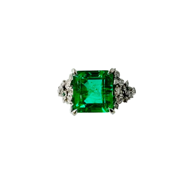 White Gold Solitaire Ring with Emerald and Diamonds