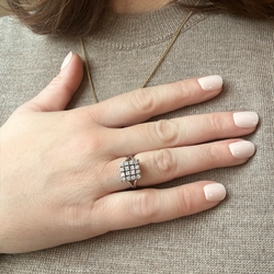 Ring square paving diamonds
