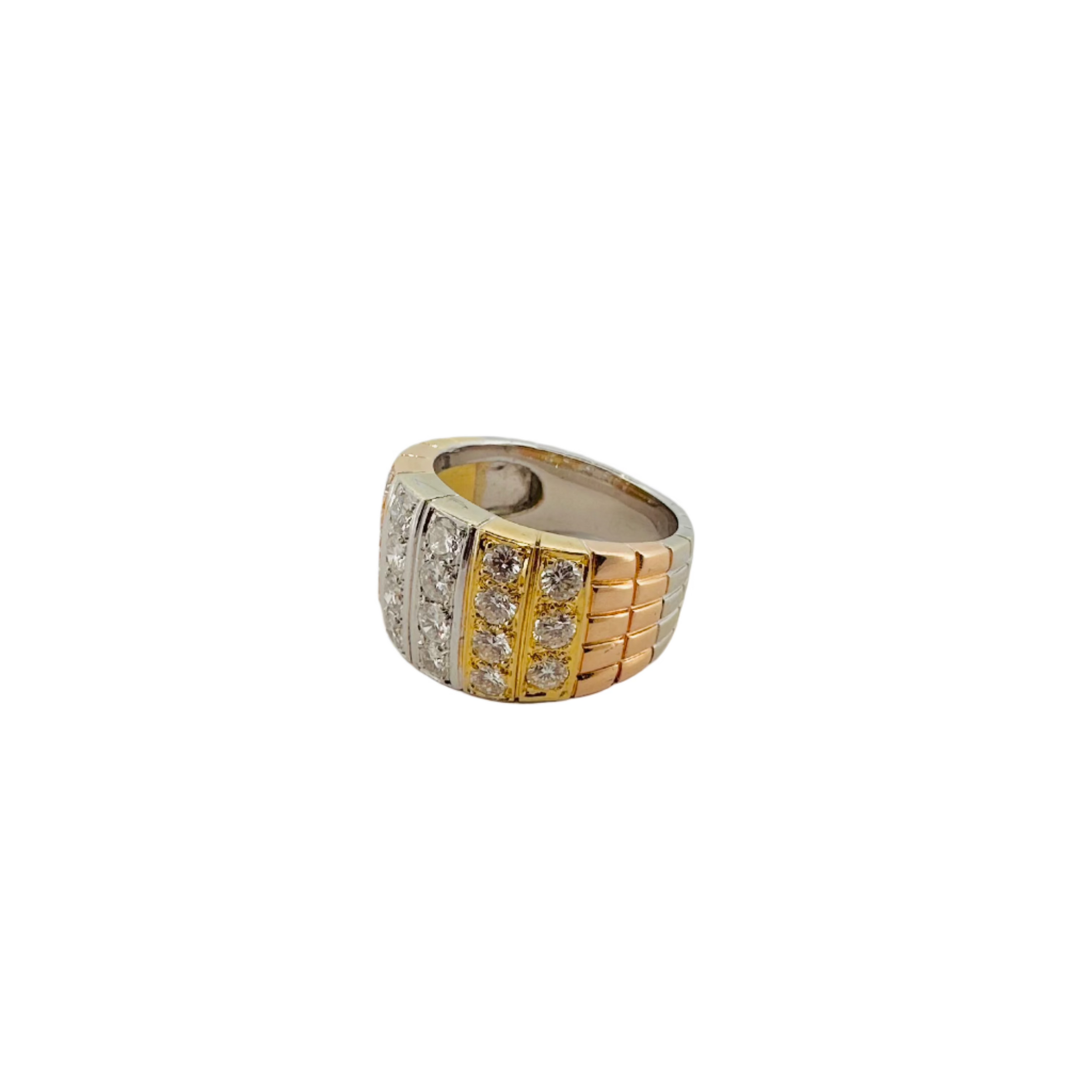 Bague Chevalière VAN CLEEF & ARPELS en or jaune, or blanc, or rose et diamants